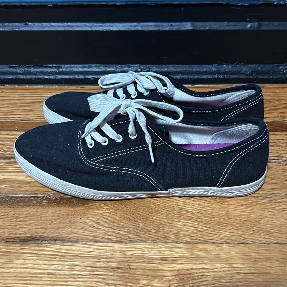 Converse - Picture 2 of 4
